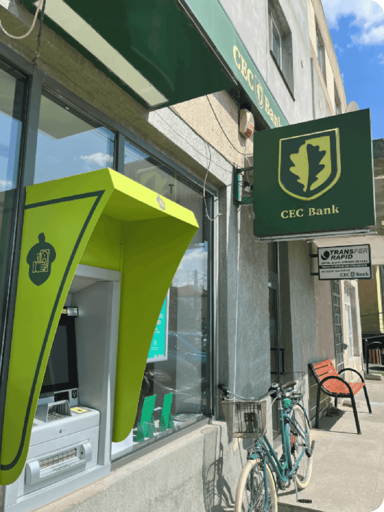 ATM la o sucursală CEC Bank din România